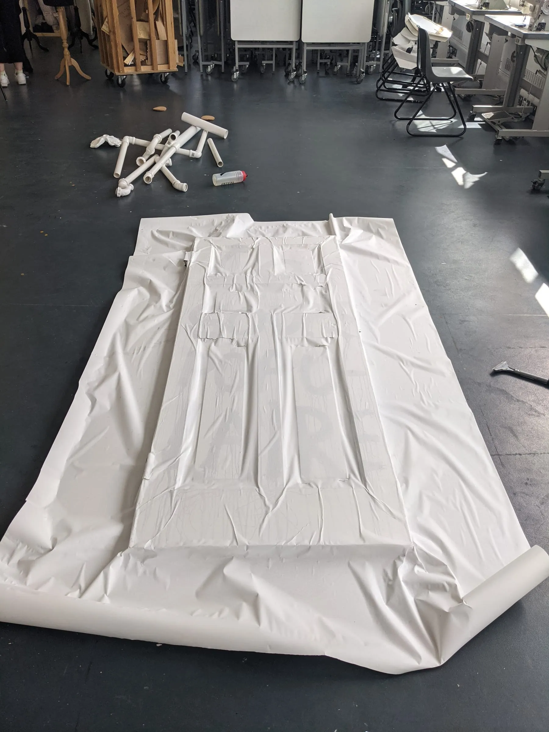 Fin Warren behind the scenes