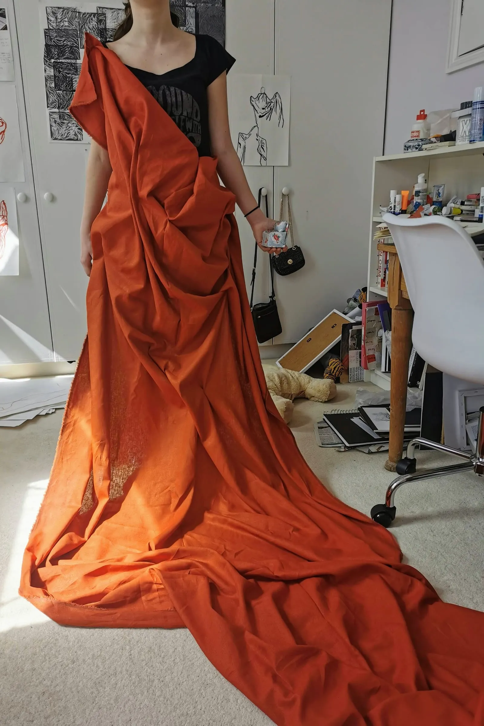 Sadie Edmondson Behind the scenes 4